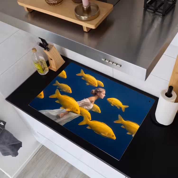 Vrouw - Vis - Water - Natuur - Geel Inductie beschemer met haakjes klein -sfeer1