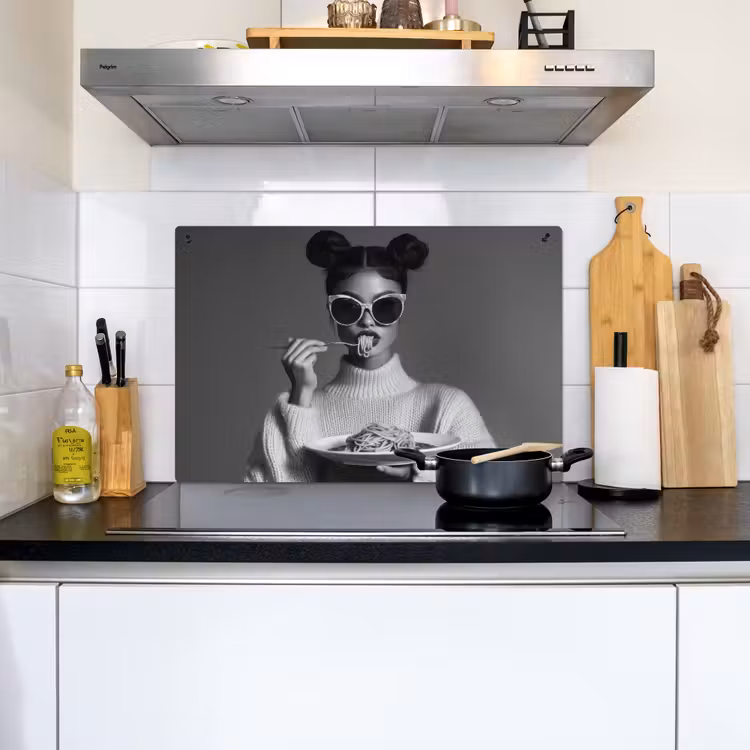 Vrouw - Pasta - Zonnebril Inductie beschemer met haakjes klein -sfeer2