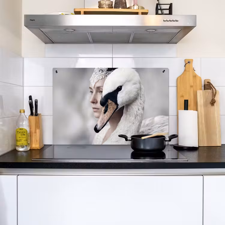 Vrouw - Zwaan - Wit Inductie beschemer met haakjes klein -sfeer2