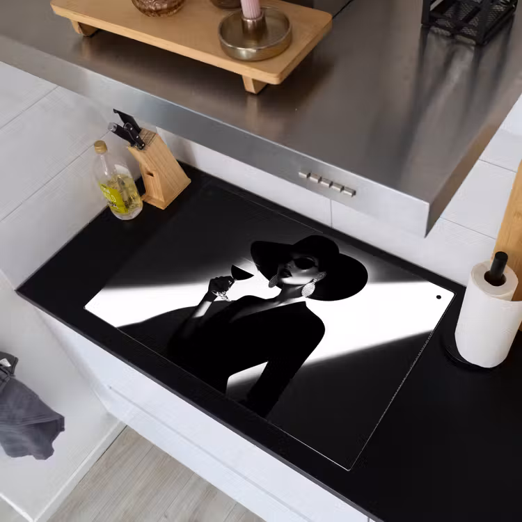 Vrouw - Wijn - Chic Inductie beschemer met haakjes klein -sfeer1