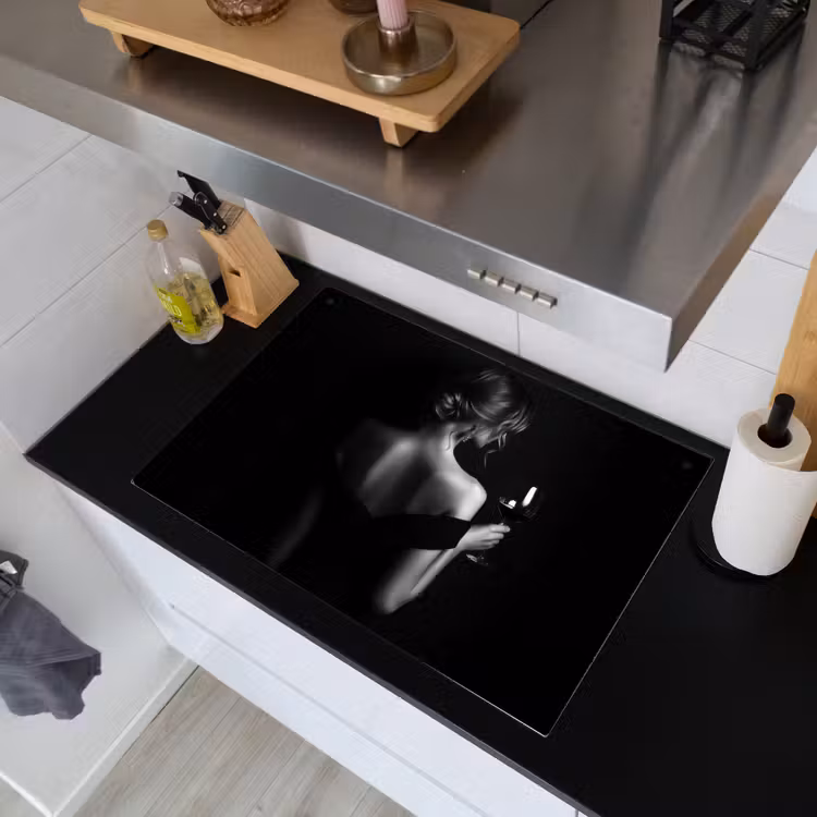 Vrouw - Wijn - Jurk Inductie beschemer met haakjes klein -sfeer1