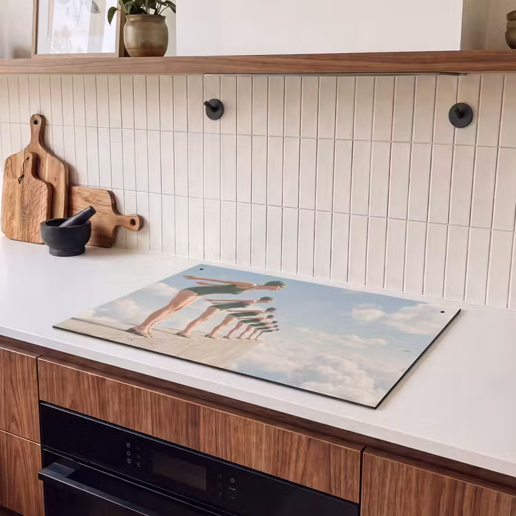 Induction Hob Cover & Splashback (2-in-1) - Women - Diving Pose - Clouds - Vrouwen - Duikhouding - Wolken Inductie beschemer met haakjes klein