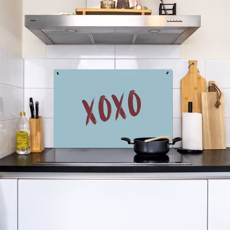 XOXO - Blauw - Rood Inductie beschemer met haakjes klein -sfeer2
