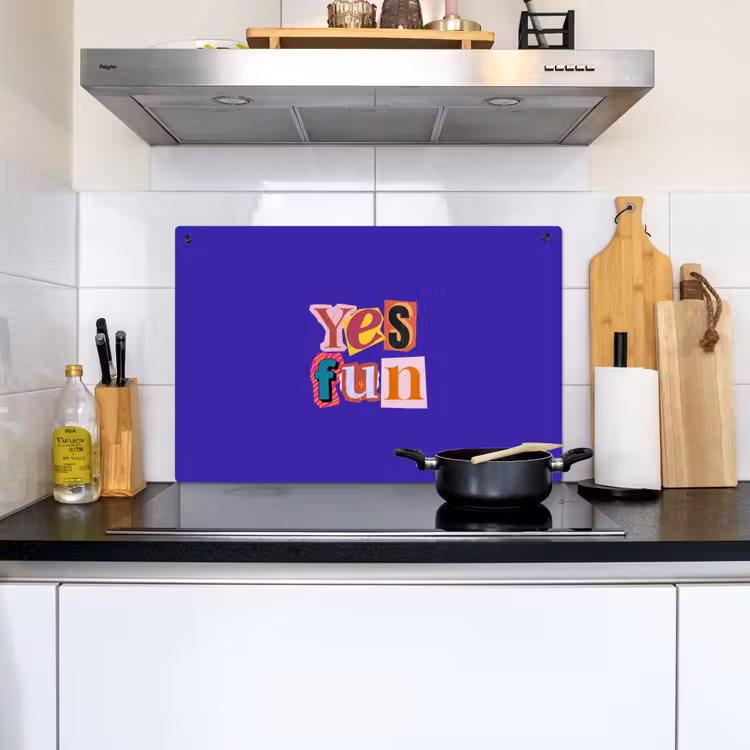 Yes fun - Kleurrijk - Collage-stijl Inductie beschemer met haakjes klein -sfeer2
