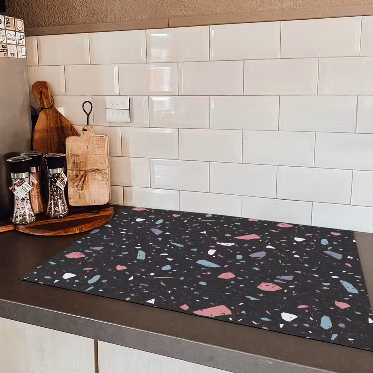 Terrazzo - Patroon - Zwart - Zacht Inductie beschermer vinyl 3mm klein 276 -sfeer3