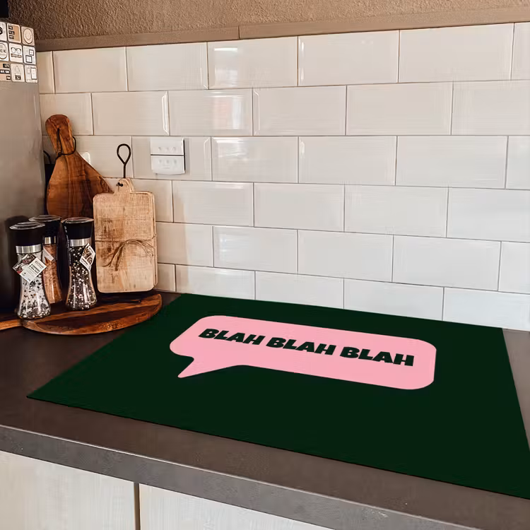 Tekstwolk - BLAH BLAH BLAH - Roze Inductie beschermer vinyl 3mm klein -sfeer3