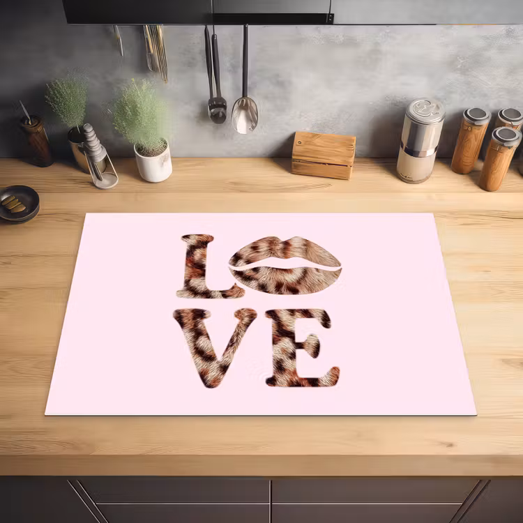 Tekst - Love - Pantervacht - Lichtroze Inductie beschermer vinyl 3mm klein -sfeer5