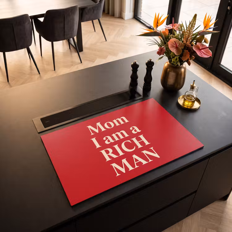 Tekst - Rijkdom - Motivatie - Rood - Modern Inductie beschermer vinyl 3mm klein -sfeer5