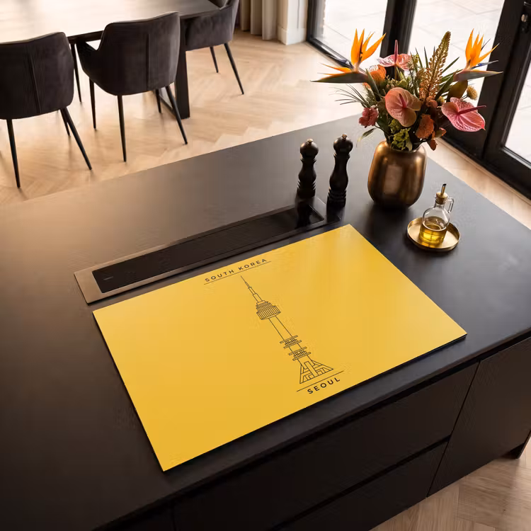 Toren - Seoul - Architectuur - Minimalistisch - Geel Inductie beschermer vinyl 3mm klein -sfeer5