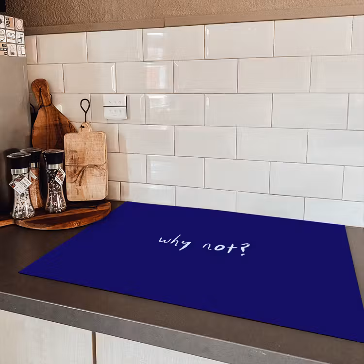 Why not - Blauw - Handgeschreven Inductie beschermer vinyl 3mm klein -sfeer3