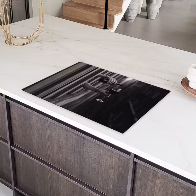 Wijnfles - Glas - Handen - Raam Inductie beschermer vinyl 3mm klein -sfeer8