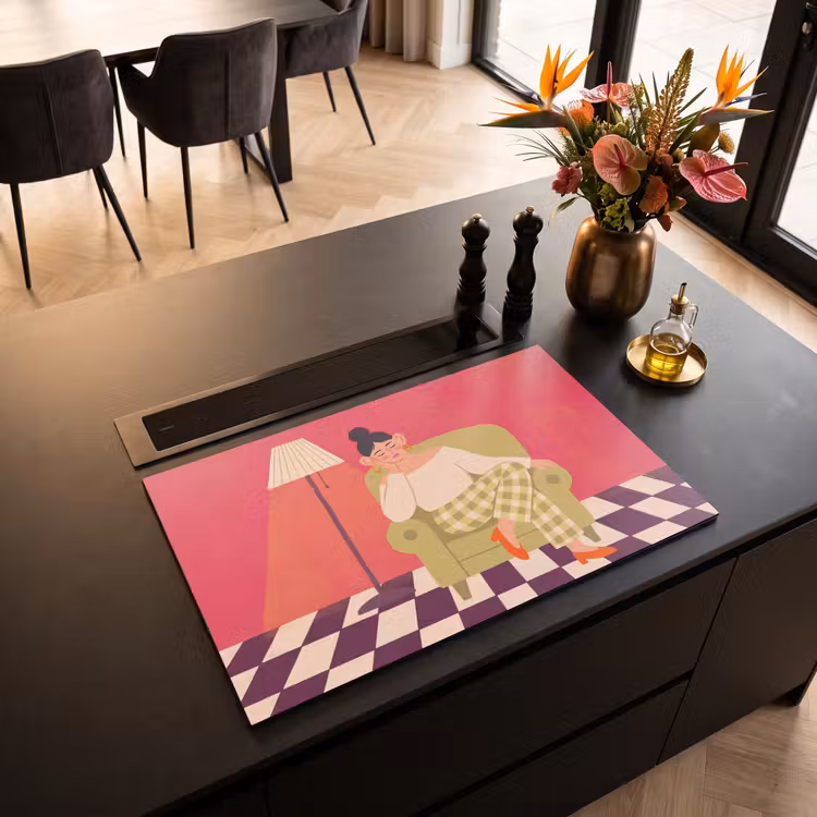 Vrouw - Rust - Interieur - Modern - Kunst Inductie beschermer vinyl 3mm klein -sfeer5
