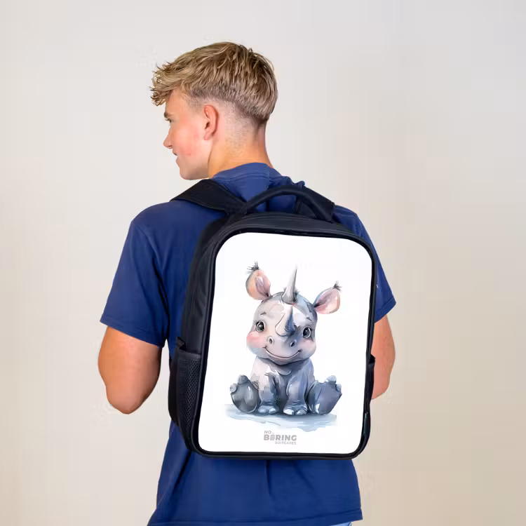 Baby neushoorn Rugzak - Zwart middel -sfeer8