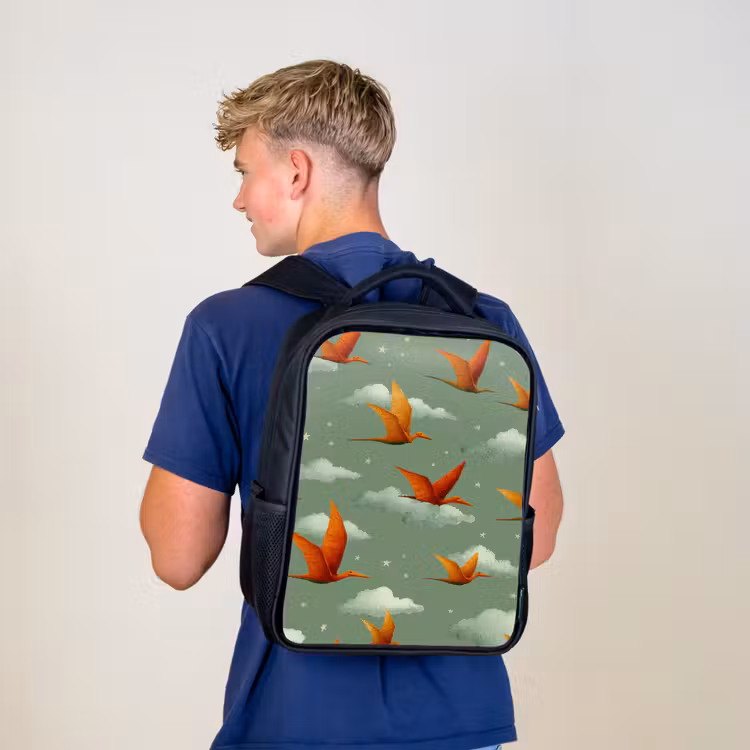 Dinosaurussen - Wolken - Sterren - Oranje Rugzak - Zwart middel -sfeer8