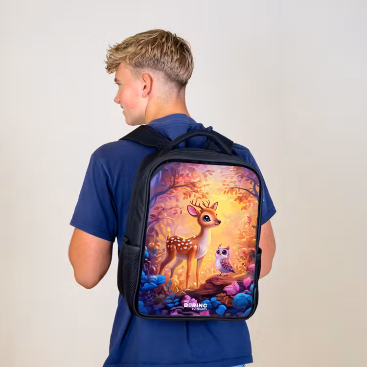 Hertje en uil in een roze sprookjesbos Rugzak - Zwart middel -sfeer8