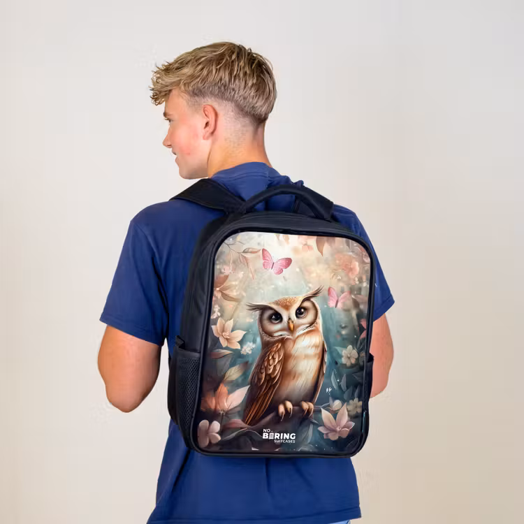 Uil met vlinders in mystiek bos Rugzak - Zwart middel -sfeer8