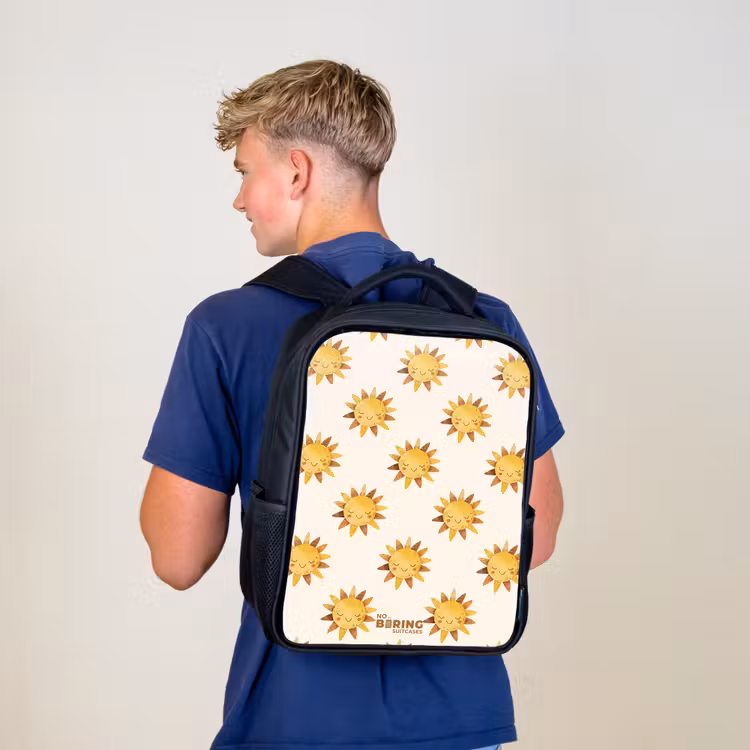 Lachende zonnetjes als patroon op beige achtergrond Rugzak - Zwart middel -sfeer8