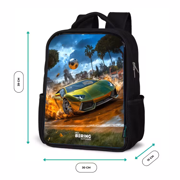 Sportauto knalt door voetbalveld met bal Rugzak - Zwart middel -productfoto_formaten