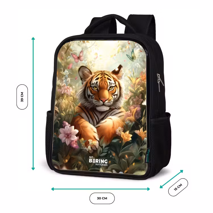 Tijger in bloemenveld met vlinders en zonlicht Rugzak - Zwart middel -productfoto_formaten