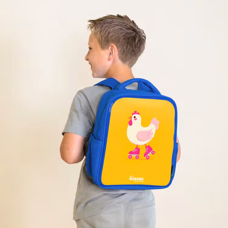Kip - Rolschaatsen - Geel Kinderrugzak - Blauw middel -sfeer2