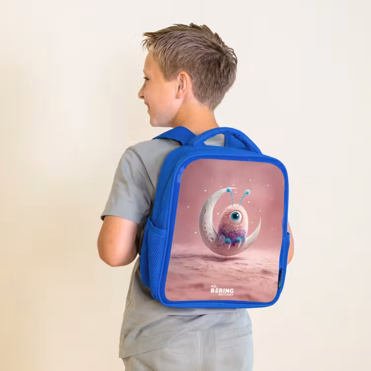 Maanwip met Pluizig Wezentje Kinderrugzak - Blauw middel -sfeer2