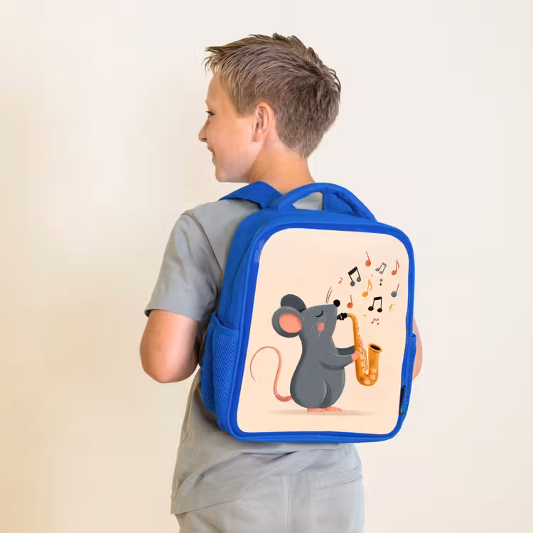 Muis - Saxofoon - Muzieknoten Kinderrugzak - Blauw middel -sfeer2