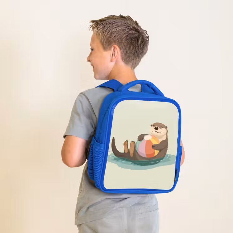 Otter - Strandbal - Kleurrijk Kinderrugzak - Blauw middel -sfeer2
