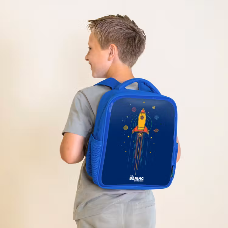 Raket - Planeten - Sterren Kinderrugzak - Blauw middel -sfeer2