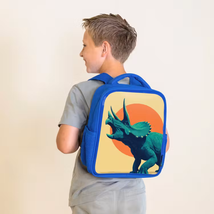 Triceratops - Cirkel - Oranje - Hoorns Kinderrugzak - Blauw middel -sfeer2
