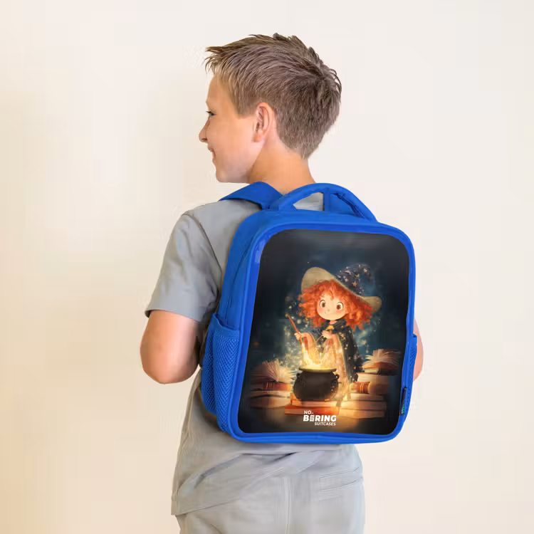 Heks met Sprankelende Toverdrank Kinderrugzak - Blauw middel -sfeer2