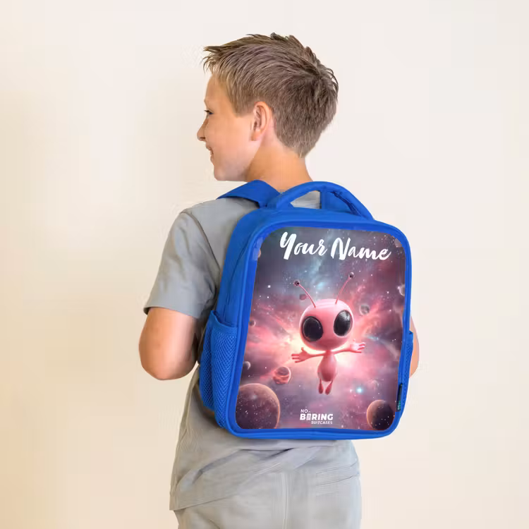Roze Alien in Sterrennevel Kinderrugzak - Blauw middel -sfeer2