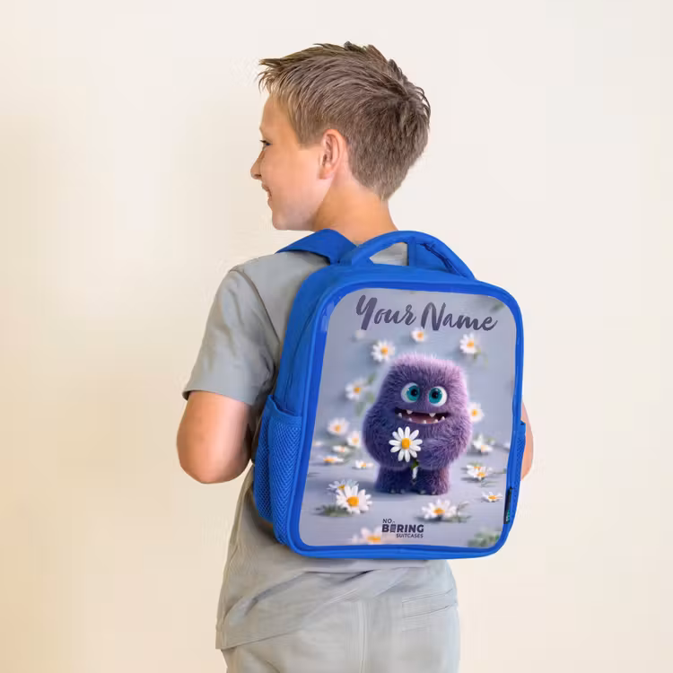 Paars Pluizig Vriendje met Madelief Kinderrugzak - Blauw middel -sfeer2