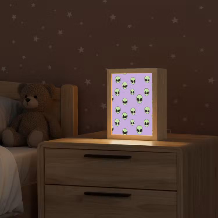 Alien - Retro - Lila Light Box met kabel (Kinderlampje) klein 904 -sfeer1_kind