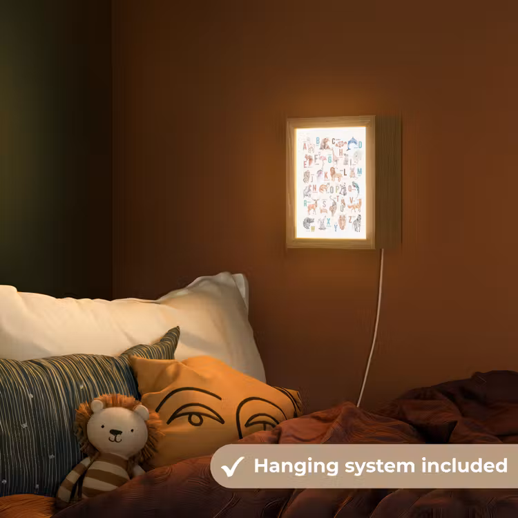 Alfabet - Educatief - Letters leren voor kinderen - Wilde dieren - Kleurrijk Light Box met kabel (Kinderlampje) klein -sfeer5_kind_EN