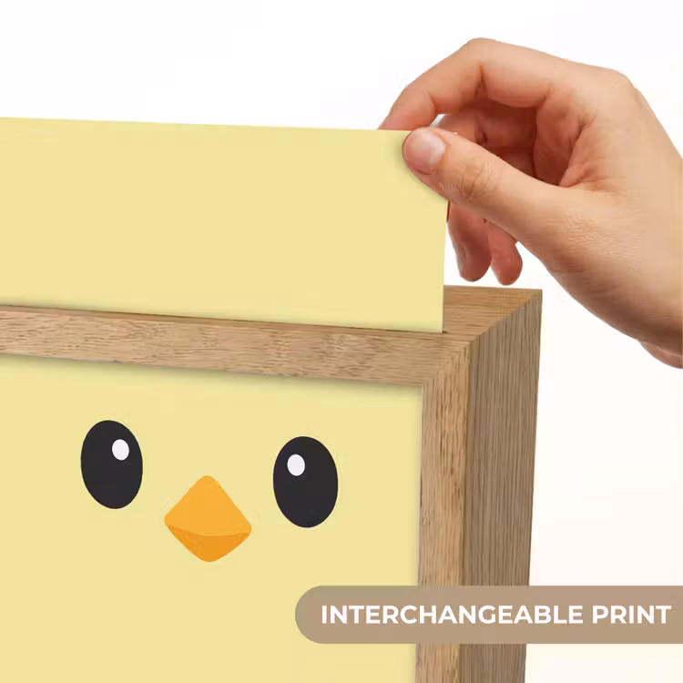 Kuiken - Vrolijk - Geel - Minimalistisch Light Box met kabel (Kinderlampje) klein -USP_websiteprintEN