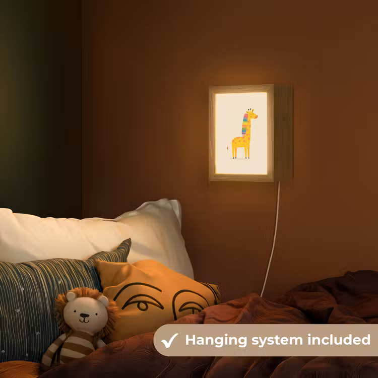 Giraffe - Regenboogmanen - Beige Light Box met kabel (Kinderlampje) klein -sfeer5_kind_EN