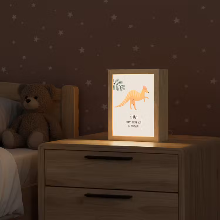 Kinderen - Dino - Beige - Quote - Roar, I love you Light Box met kabel klein -sfeer1_kind