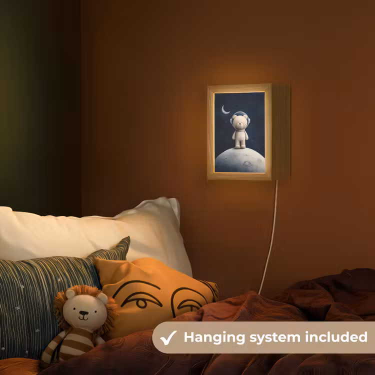 Teddybeer - Ruimtehelm - Maan - Sterren Light Box met kabel (Kinderlampje) klein -sfeer5_kind_EN