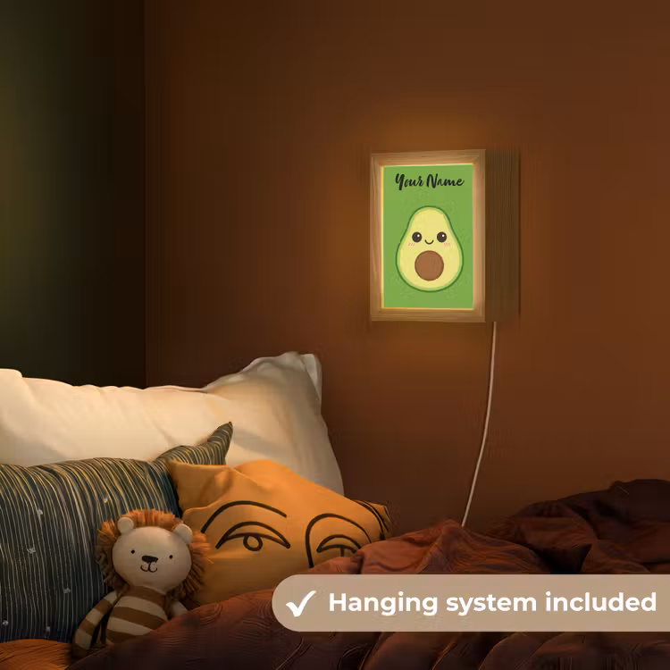 Avocado - Groen - Pit - Gezichtje Light Box met kabel (Kinderlampje) klein -sfeer5_kind_EN