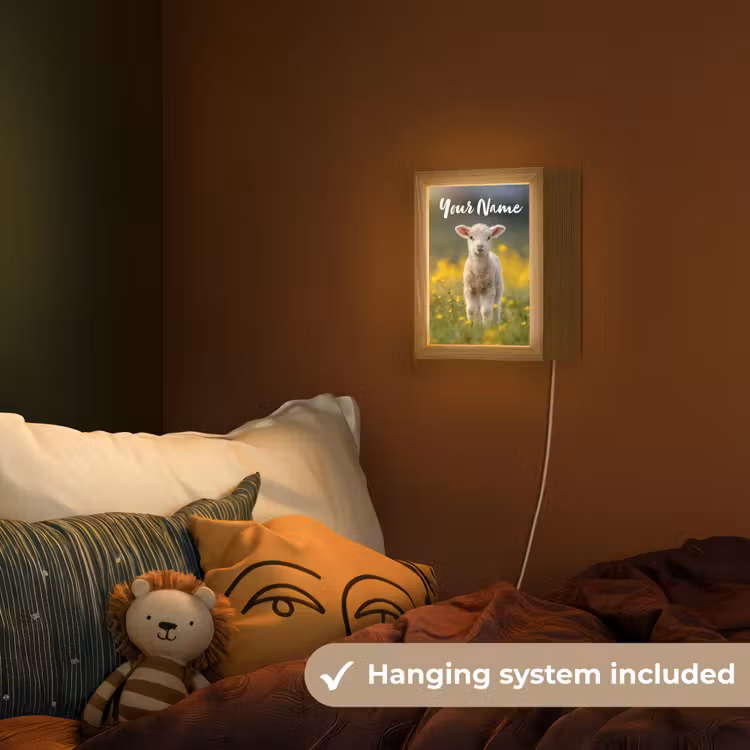 Lammetje - Gras - Bloemen - Geel Light Box met kabel (Kinderlampje) klein -sfeer5_kind_EN