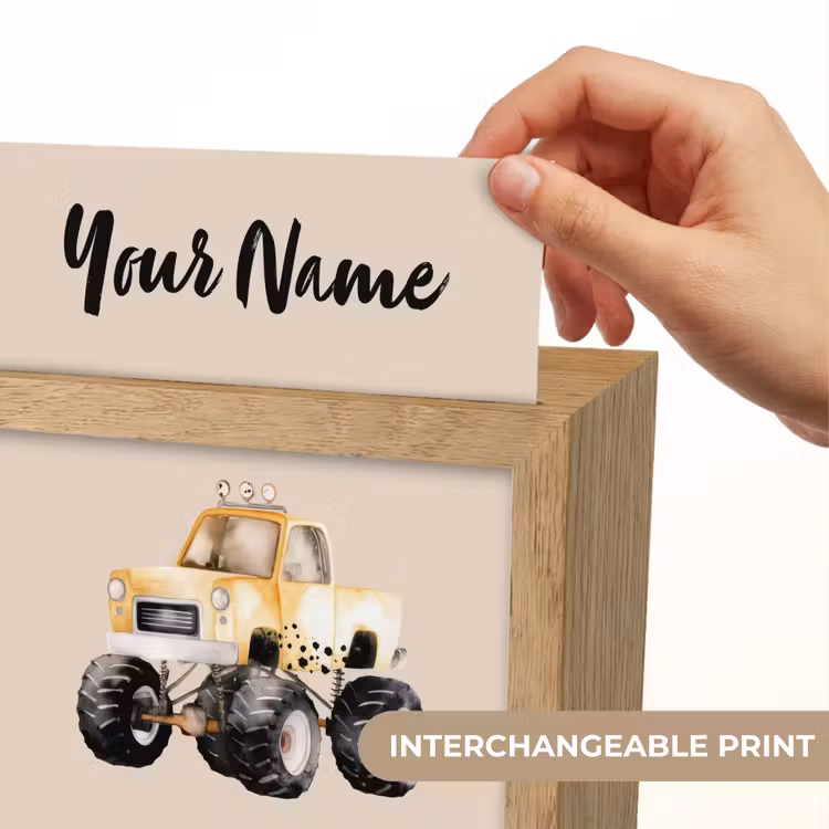 Monstertruck - Geel - Minimalistisch Light Box met kabel (Kinderlampje) klein -USP_websiteprintEN