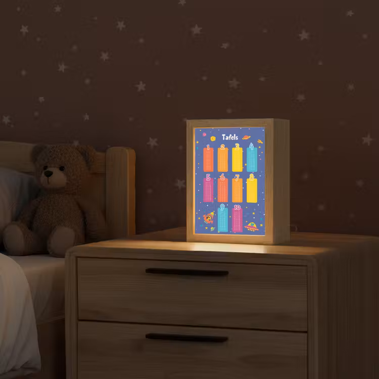 Tafels van vermenigvuldiging - Leren rekenen voor kinderen - Getallen oefenen - Ruimte Light Box met kabel klein -sfeer1_kind