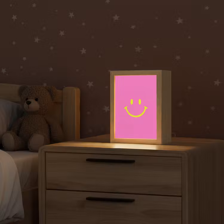 Smiley - Vrolijk - Roze Light Box met kabel (Kinderlampje) klein -sfeer1_kind