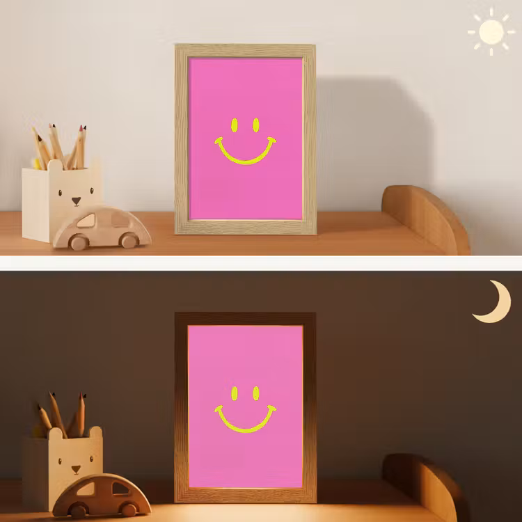 Smiley - Vrolijk - Roze Light Box met kabel (Kinderlampje) klein -sfeer3_kind