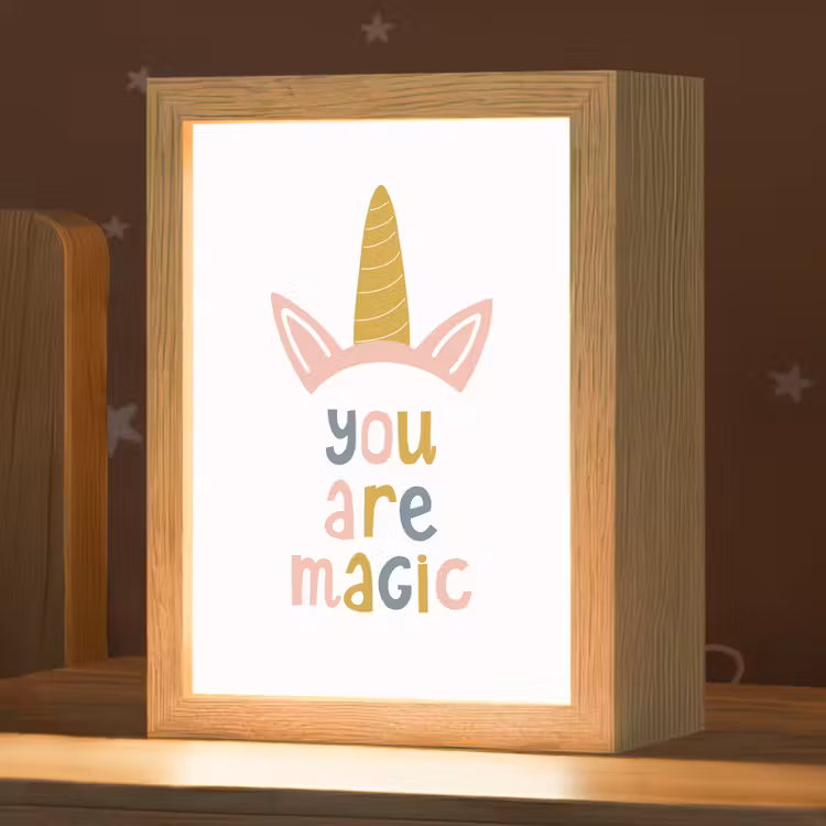Eenhoorn - Quote - Roze - 'You are magic' Light Box met kabel klein -zzz_3d_website