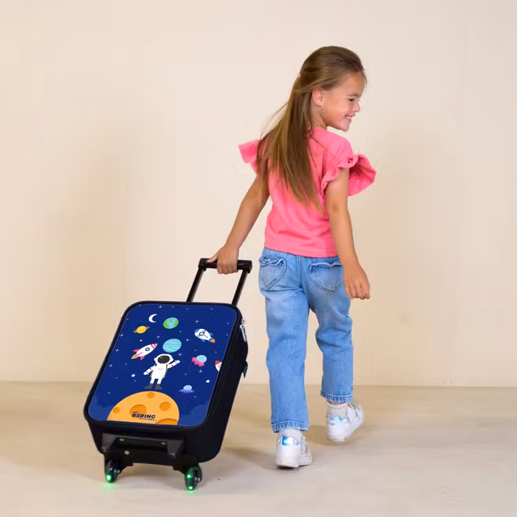 Astronaut op een planeet Kinderkoffer - Zwart klein -sfeer1