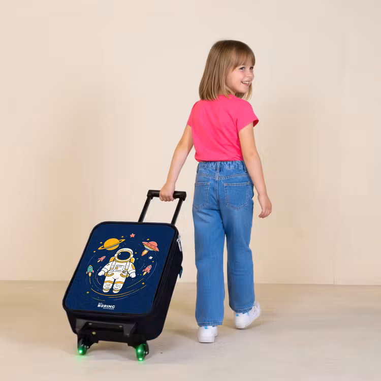 Astronaut - Planeet - Sterren - Raket Kinderkoffer - Zwart klein -sfeer1