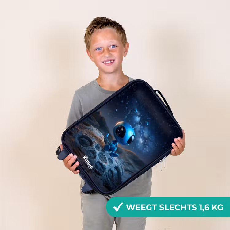 Blauw buitenaards wezentje onder sterrenhemel Kinderkoffer - Zwart klein -sfeer4_NL