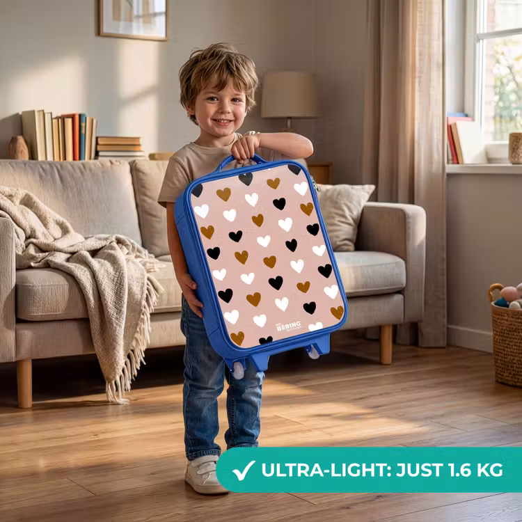 Zwart, wit en bruin hartjespatroon op oudroze achtergrond Kinderkoffer - Blauw klein -sfeer2_EN
