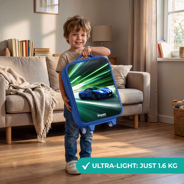 Blauwe raceauto met strepen in groene tunnel Kinderkoffer - Blauw klein -sfeer2_EN